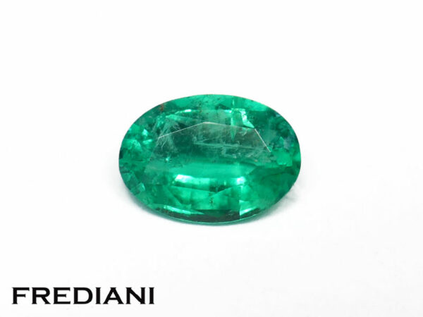Emeraude ovale 69x49 de 0.57 carat