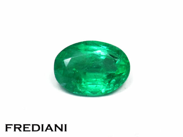 Emeraude ovale 67x48 de 0.65 carat