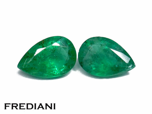 Appairage d'émeraudes poires 60x40 de 0.73 carat