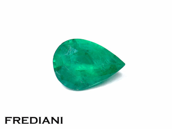 Emeraude poire 71x50 de 0.62 carat