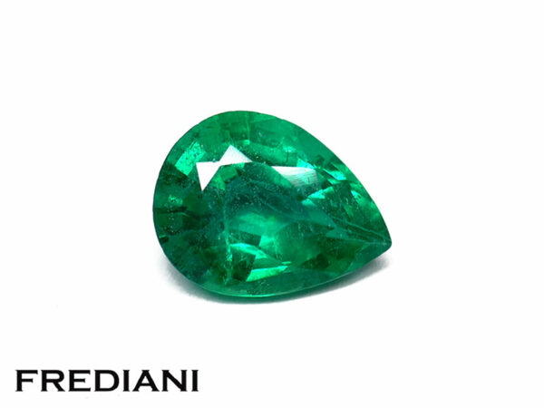 Emeraude poire 90x68 de 1.32 carat.