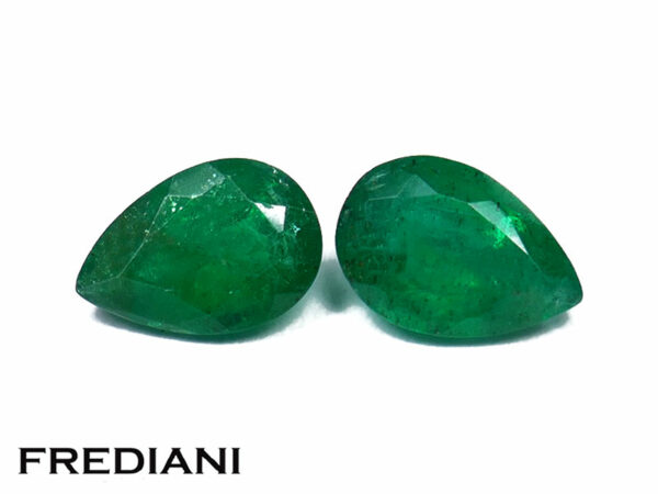 Appairage d'émeraudes poires 60x40 de 0.82 carat