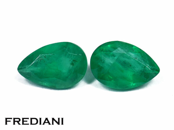 Appairage d'émeraudes poires 60x40 de 0.84 carat