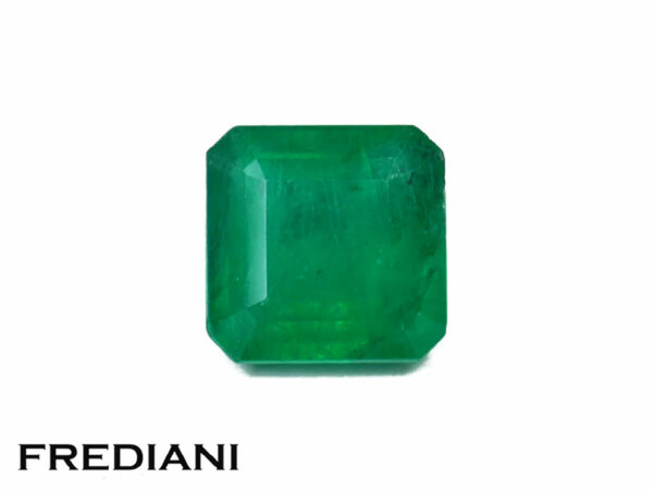 Emeraude carrée à pans coupés 78x77 de 2.24 carats