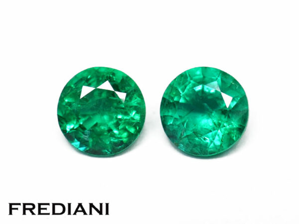 Appairage d'émeraudes rondes 5 mm de 0.94 carat