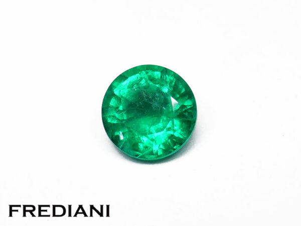 Emeraude ronde 5.6 mm de 0.64 carat
