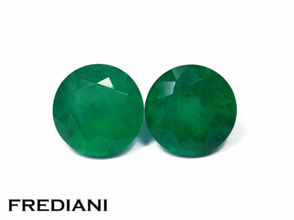 Appairage d'émeraudes rondes 6.1 mm de 1.68 carat