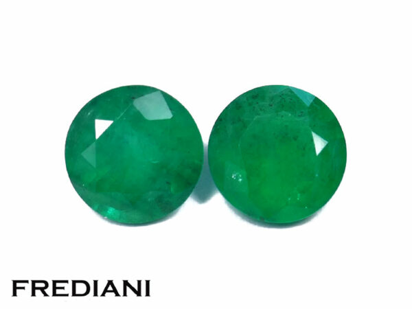 Appairage d'émeraudes rondes 6.6 mm de 1.96 carat