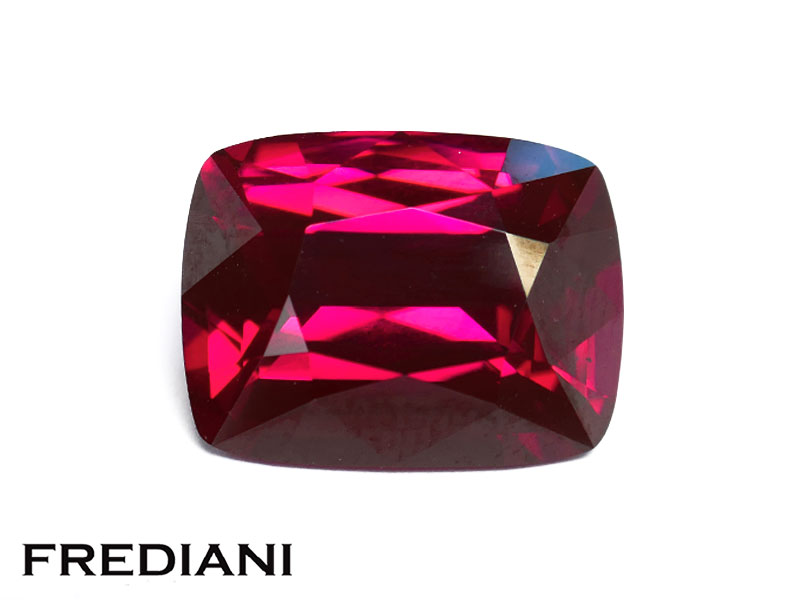 Grenat rhodolite coussin naturel 145x111 de 10.10 carats