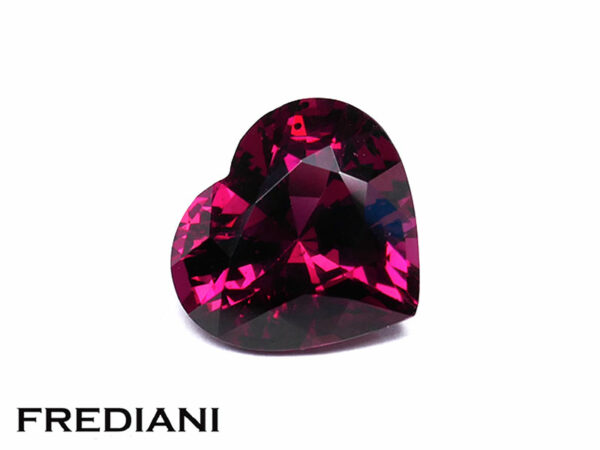 Grenat rhodolite coeur naturel 112x124 de 6.50 carats
