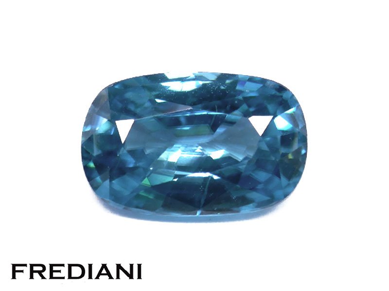 Zircon bleu coussin ovale 129x83 de 6.81 carats