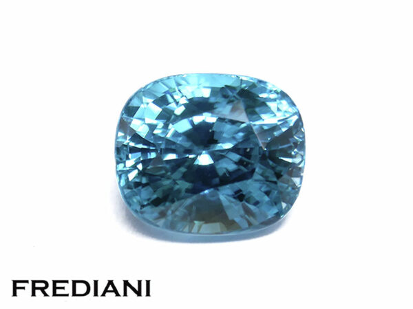 Zircon bleu coussin 110x94 de 8.50 carats