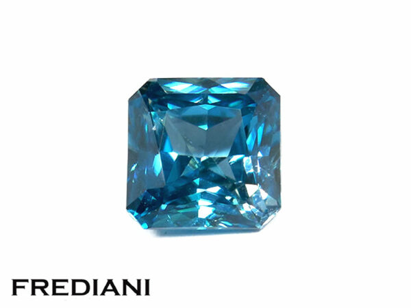 Zircon bleu carré pans coupés 85x84 de 4.51 carats