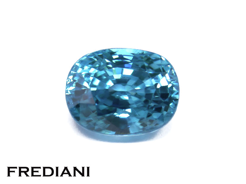 Zircon bleu ovale 100x78 de 5.64 carats