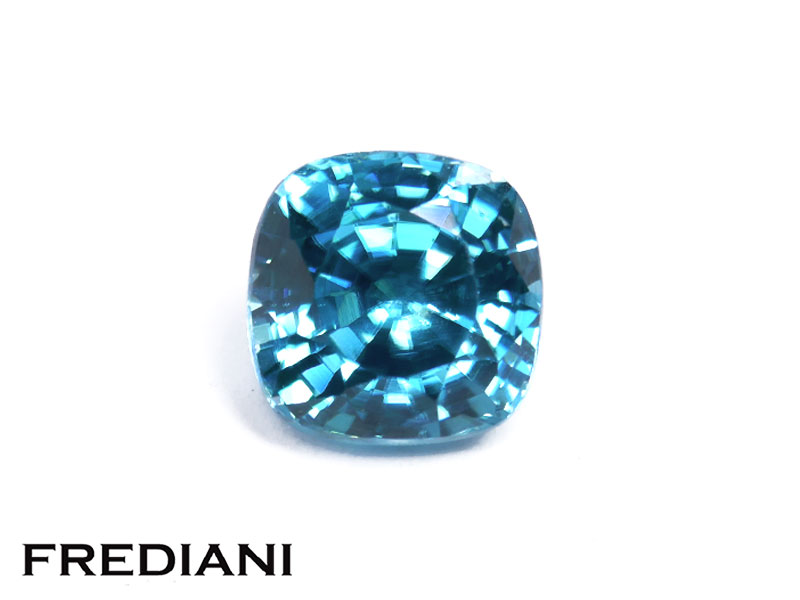 Zircon bleu coussin 88x80 de 5.12 carats