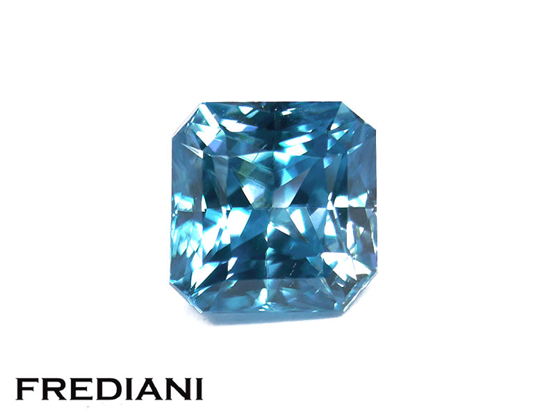 Zircon bleu carré à pans coupés