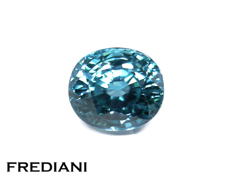 Zircon bleu ovale 85x74 de 4.11 carats