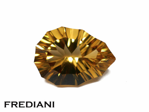 Citrine dorée poire taille concave 134x97 de 4.30 carats