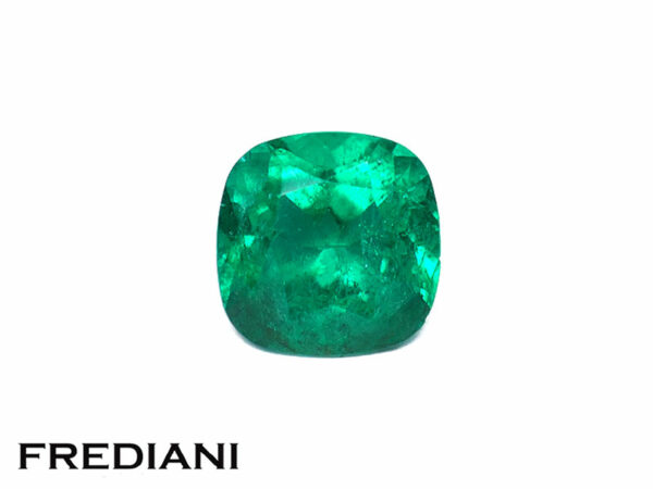 Emeraude de Colombie coussin certifiée 68x67 de 1.14 carat