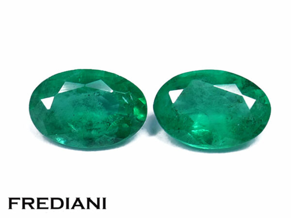 Appairage d'émeraudes ovales 60x40 de 0.80 carat