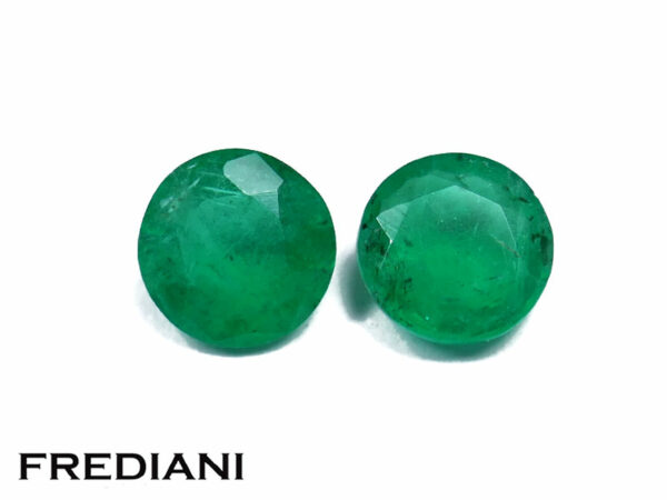 Appairage d'émeraudes rondes 5 mm de 0.82 carat