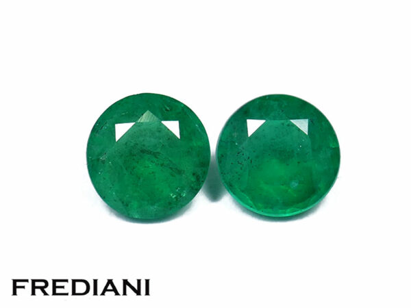 Appairage d'émeraudes rondes 5.1 mm de 0.88 carat