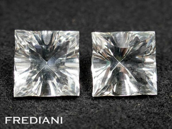 Paire de quartz incolores carrés tailles concaves 100x100 de 9.37 carats