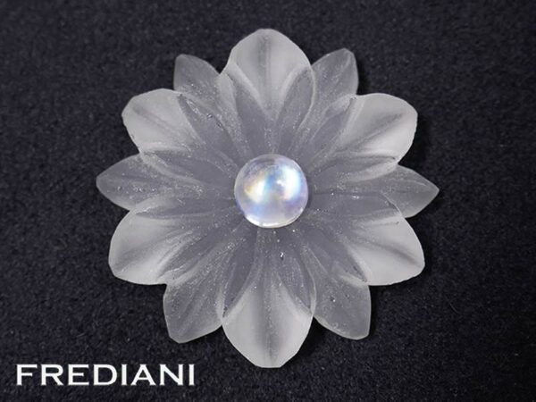 Fleur en quartz incolore 30 mm de 27.25 carats et pierre de lune cabochon 6 mm OFFERTE