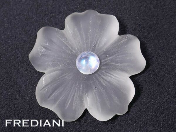 Fleur en quartz incolore dépoli 30 mm de 31.30 carats et pierre de lune cabochon 6 mm OFFERTE