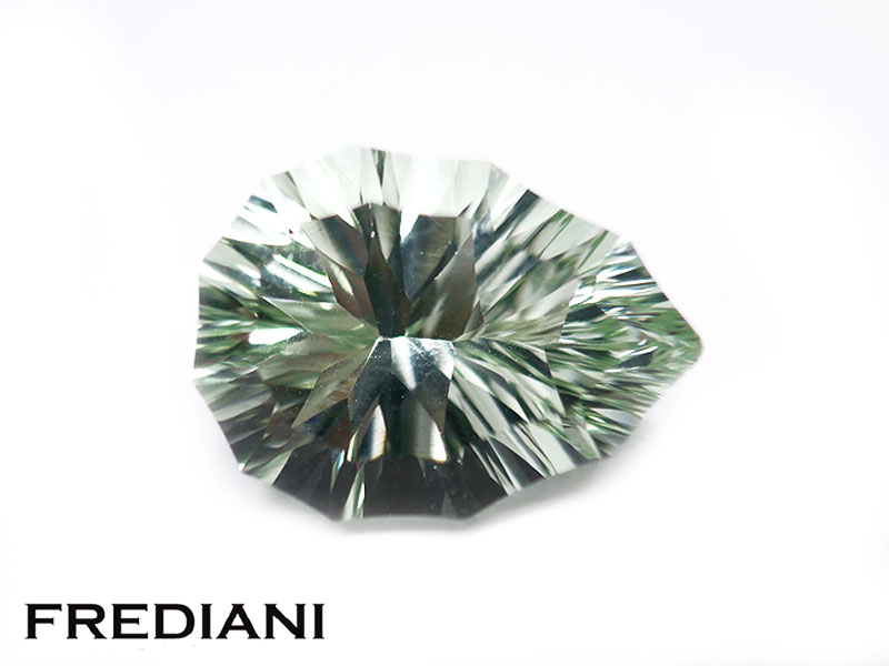 Quartz vert poire taille concave