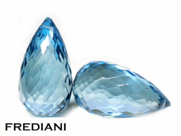 Paire de briolettes en topazes bleues 190x104 de 33.76 carats