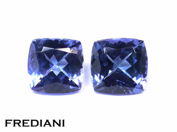 Appairage de Tanzanites coussins 60x60 de 2.15 carats