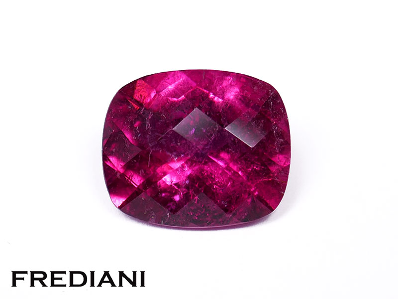 Tourmaline "rubellite" coussin briolette 112x95 de 4.09 carats