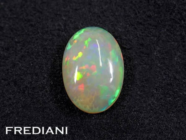 Opale ovale cabochon 132x91 de 2.16 carats