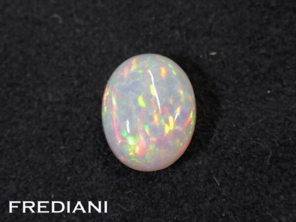 Opale ovale cabochon 101x81 de 2.36 carats
