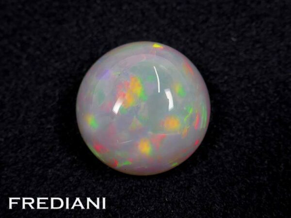 Opale ronde cabochon 13.1 mm de 6.31 carats