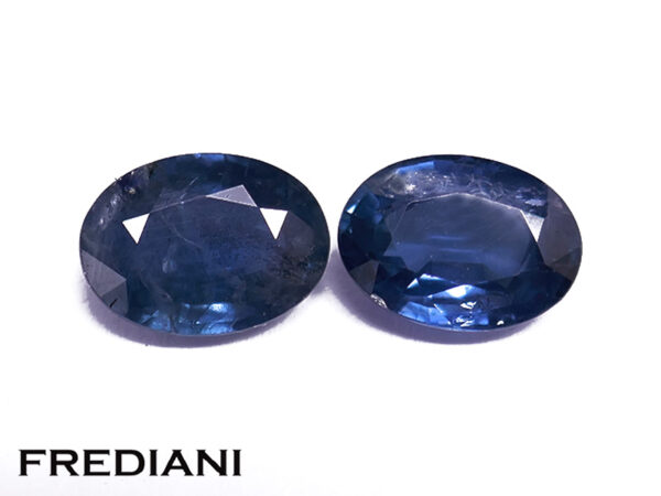 Appairage de saphirs bleus ovales 70x50 de 2.02 carat