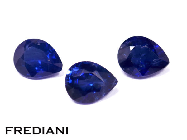 Lot de 3 saphirs bleus poires 50x40 de 1.22 carat