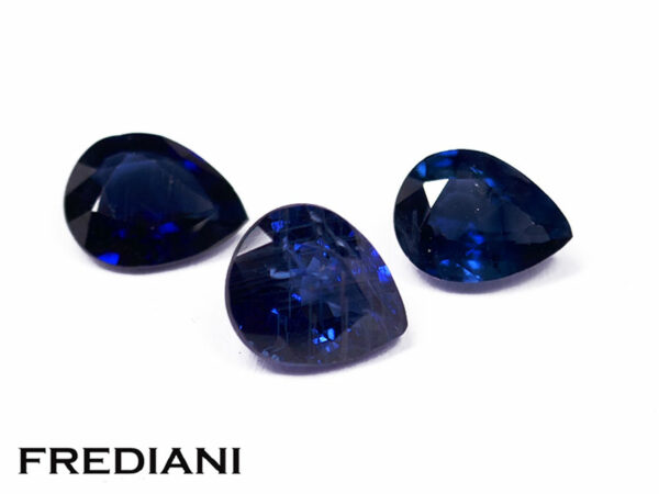 Lot de saphirs bleus poires 60x50 de 1.87 carat