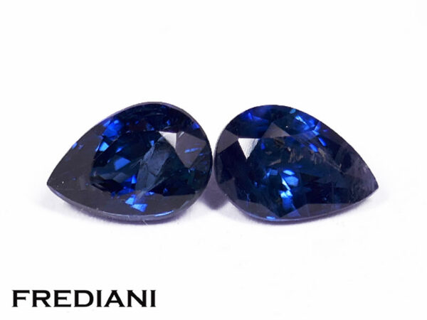 Appairage de saphirs bleus poires 60x40 de 1.19 carat