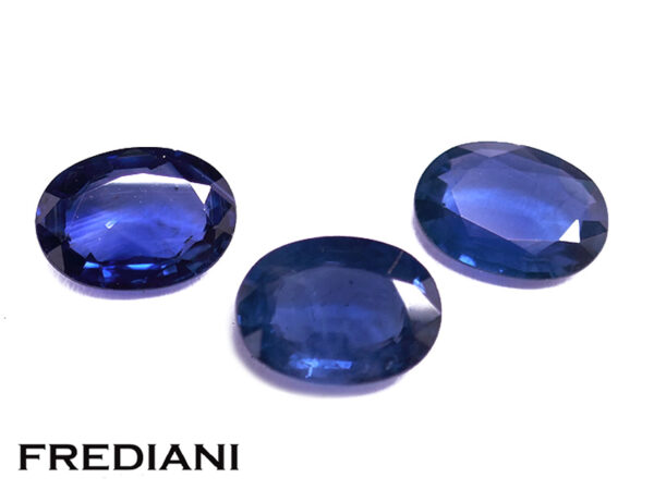 Lot de saphirs bleus ovales 70x50 de 2.34 carats