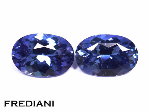Appairage de saphirs bleus ovales 68x46 de 1.58 carats en Appaire de saphirs bleus ovales 68x46 de 1.58 carat provenance des gisements de saphirs du Sri Lanka