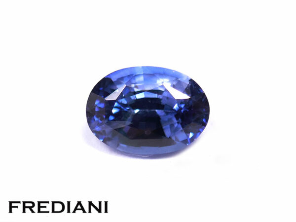 Saphir bleu ovale 63x45 de 0.90 carat