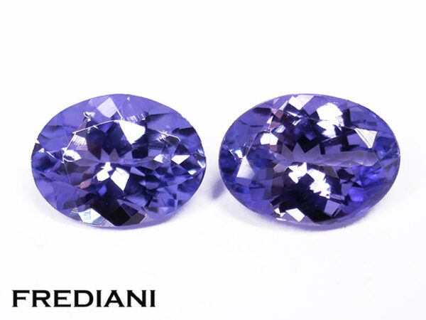 Appairage de tanzanites ovales 80x60 de 2.49 carats