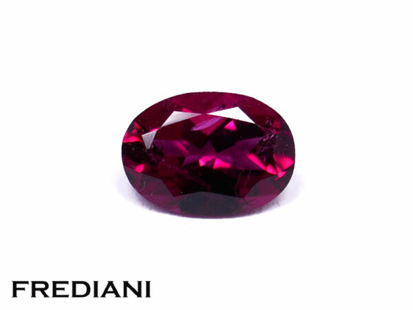 Tourmaline rouge "rubellite" ovale 70x50 de 0.77 carat