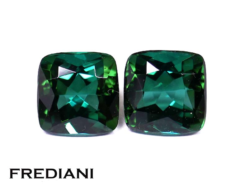 Paire de tourmalines vertes coussins