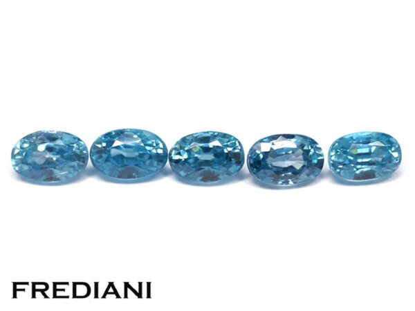 Lot de 5 zircons bleus ovales 60x40 de 4.45 carats