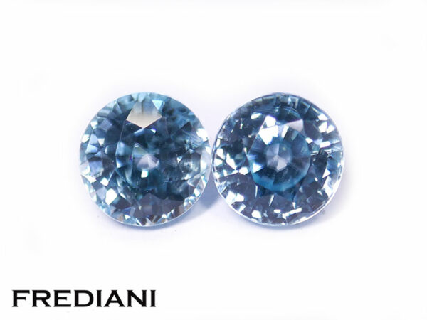 Appairage de zircons bleus ronds 5.6 mm de 2.35 carats