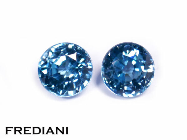 Paire de zircons bleus ronds 5.3 mm de 2.18 carats