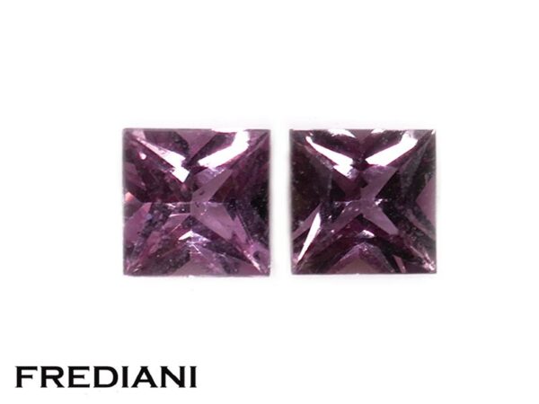 Paire de saphirs violets naturels carrés taille princesse 40x40 de 0.82 carat